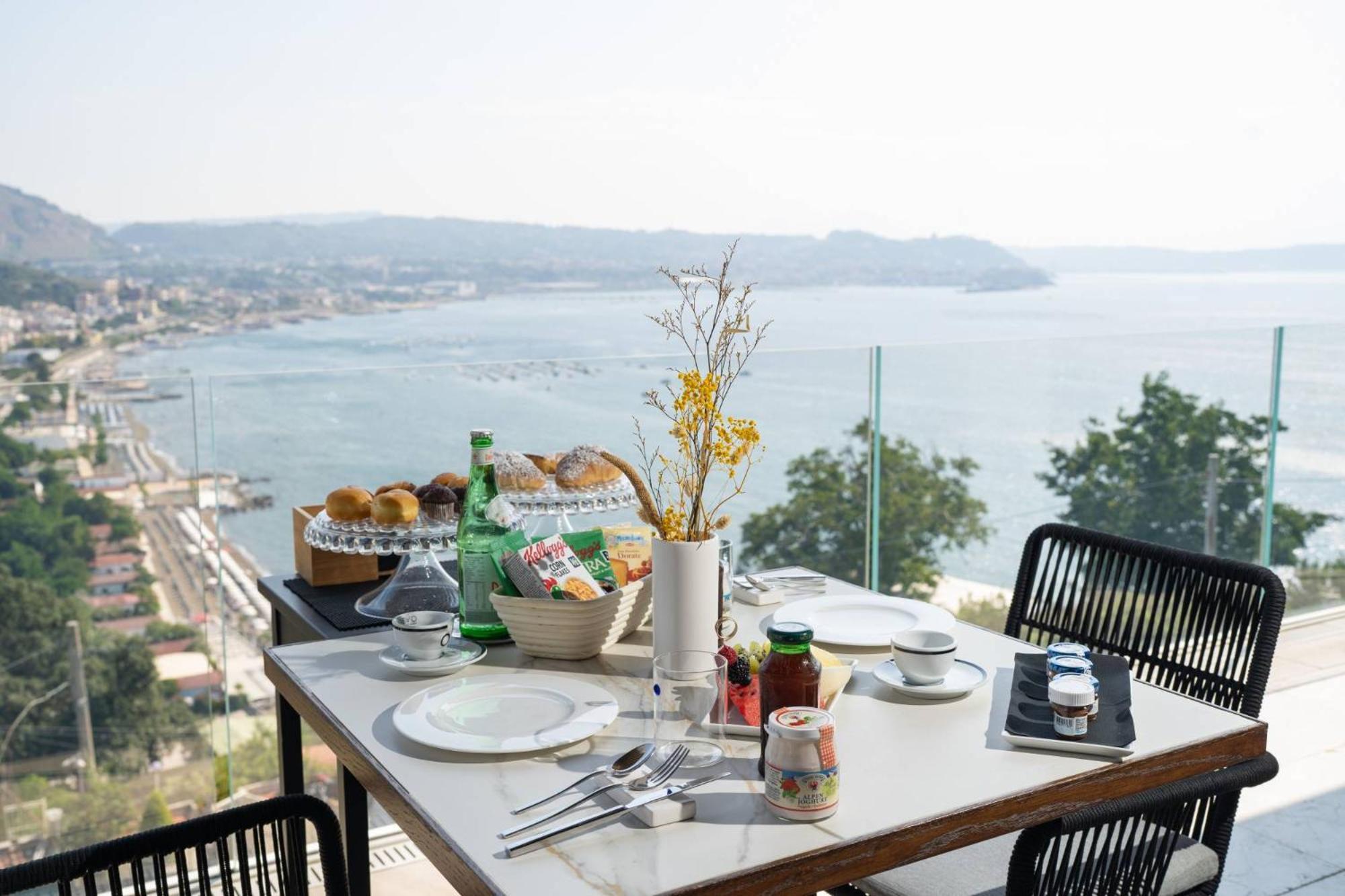 Dimora Dei Lari Hotel Bacoli Bagian luar foto